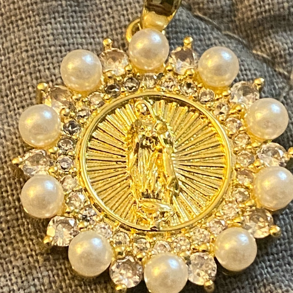 Elegant 14k Gold and Pearl Pendant